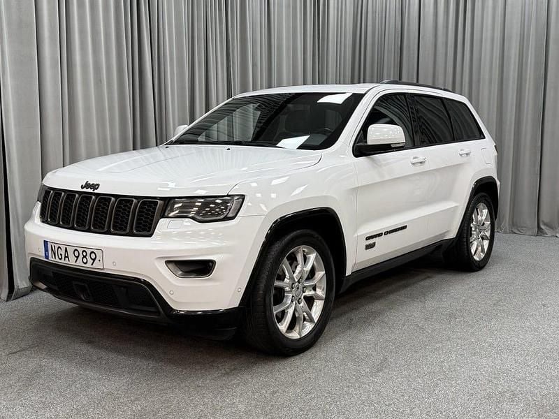 Vit (bright white) Begagnad 2016 Jeep Grand Cherokee SUV | 199 900 kr (Marknadspris) - Bild 1/4