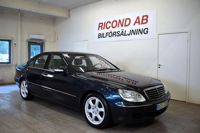 Mörkblå Begagnad 2003 Mercedes S500 Sedan | 99 900 kr - Bild 1/4