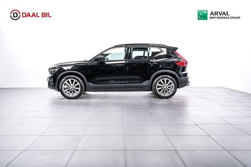 Begagnad Volvo XC40 Single Motor 175 kW (238 HK) 2022 Svart SUV