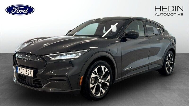 Grå (grey) Begagnad 2022 Ford Mustang Mach-E SUV | 414 900 kr (Bra pris) - Bild 1/4