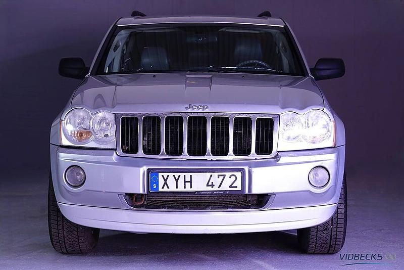 Begagnad Jeep Grand Cherokee Limited 218 HK (160 kW) 2005 Silver SUV