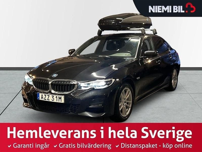 Svart Begagnad 2022 BMW 330 M Sport Sedan | 329 900 kr (Marknadspris) - Bild 1/3