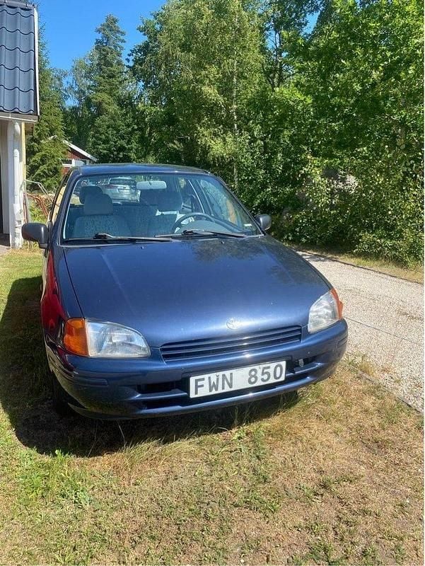 Begagnad 1997 Toyota Starlet Halvkombi | 15 000 kr - Bild 1/4