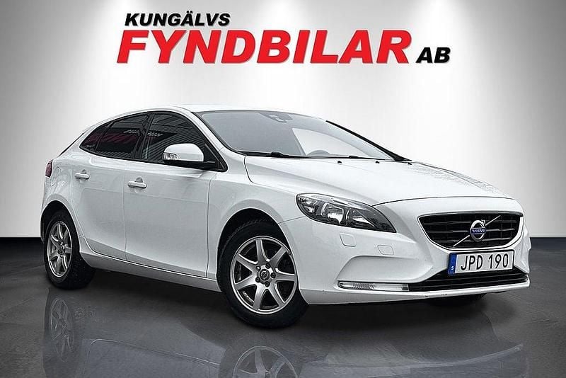 Begagnad Volvo V40 Kinetic 115 HK (84 kW) 2014 Vit Halvkombi