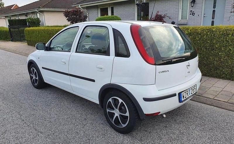 Begagnad Opel Corsa 2005 Halvkombi