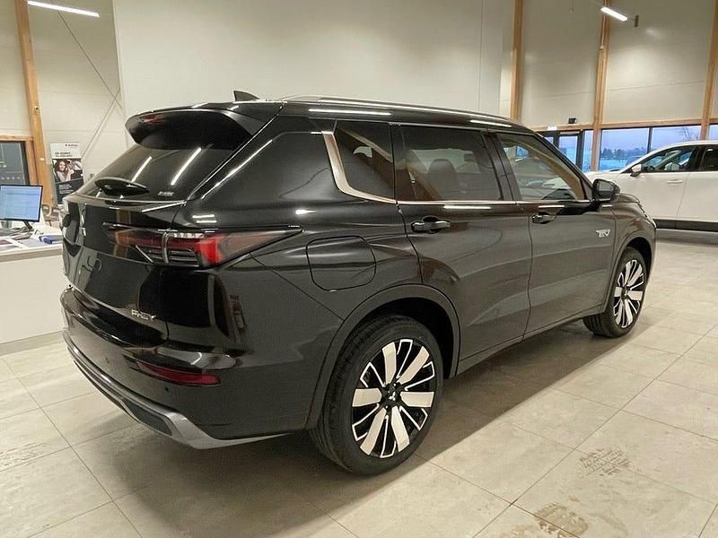 Ny Mitsubishi Outlander Instyle 306 HK (225 kW) 2025 Svart SUV
