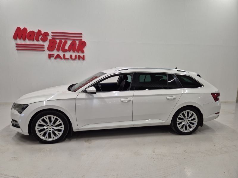 Vit Begagnad 2021 Skoda Superb Kombi | 279 900 kr (Dyr) - Bild 1/4
