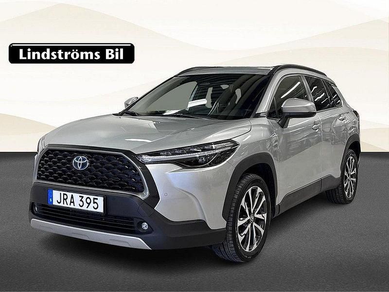 Silver Begagnad 2023 Toyota Corolla Cross Style SUV | 359 900 kr (Marknadspris) - Bild 1/3