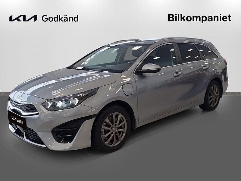 Grå Begagnad 2023 Kia Ceed Sportswagon Kombi | 309 800 kr (Dyr) - Bild 1/4