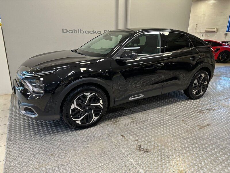 Svart Begagnad 2023 Citroën C4 PureTech Halvkombi | 234 900 kr (Marknadspris) - Bild 1/4