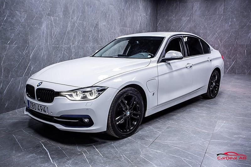 Begagnad BMW 330e Sport Line 184 HK (135 kW) 2017 Vit Sedan