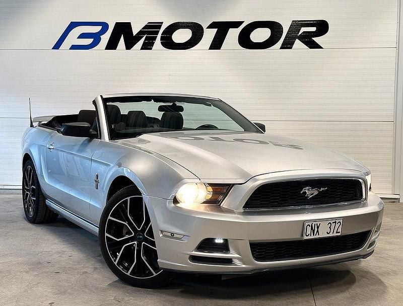 Silver Begagnad 2013 Ford Mustang Convertible Cab | 249 900 kr (Dyr) - Bild 1/4