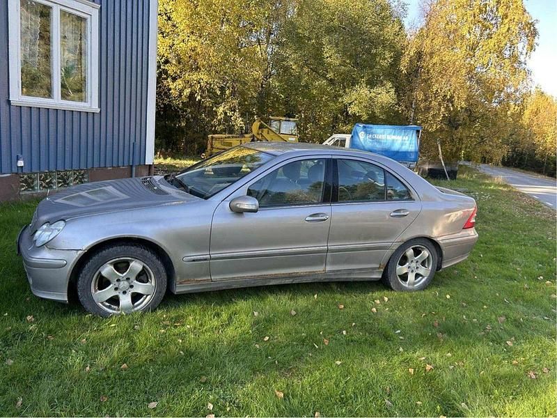 Silver Begagnad 2007 Mercedes C280 Elegance Sedan | 21 000 kr - Bild 1/2