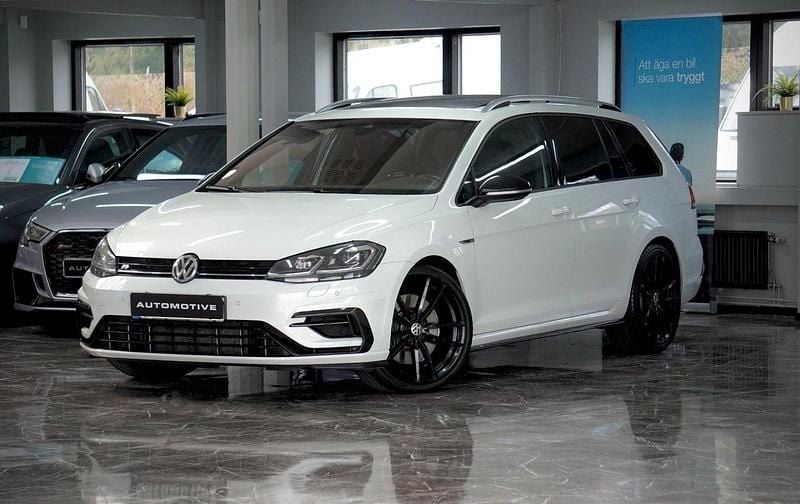 Vit Begagnad 2017 VW Golf VII R Kombi | 329 900 kr - Bild 1/4