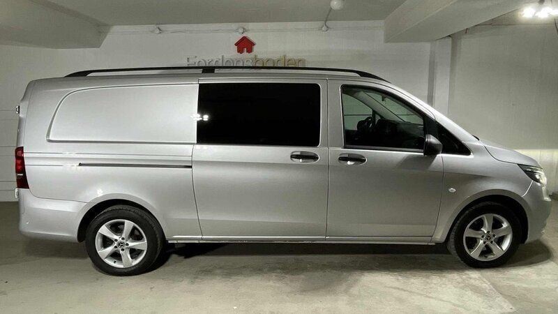 Silver Begagnad 2022 Mercedes Vito Minibuss | 499 800 kr (Lite dyr) - Bild 1/4