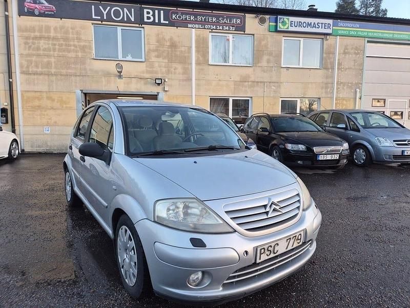 Silver Begagnad 2003 Citroën C3 Halvkombi | 19 900 kr (Bra pris) - Bild 1/4