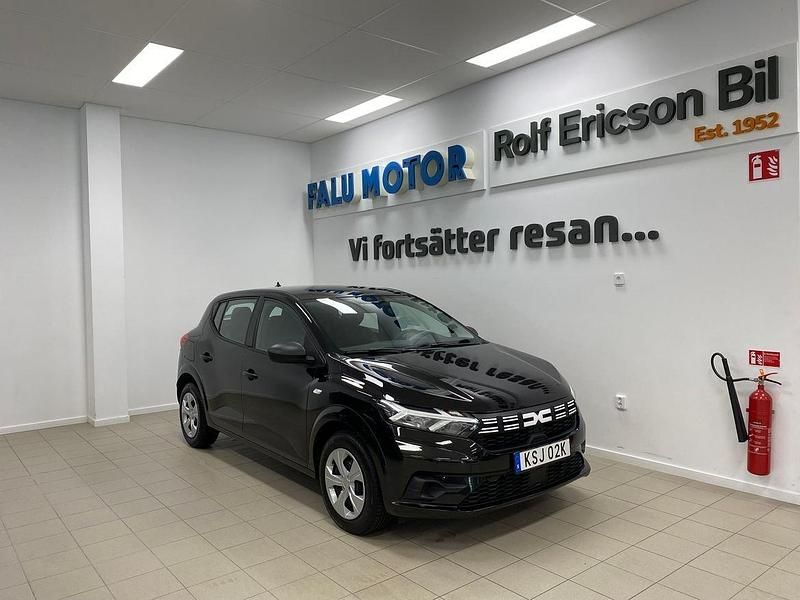 Svart Begagnad 2024 Dacia Sandero Essentiel Halvkombi | 149 500 kr (Marknadspris) - Bild 1/4