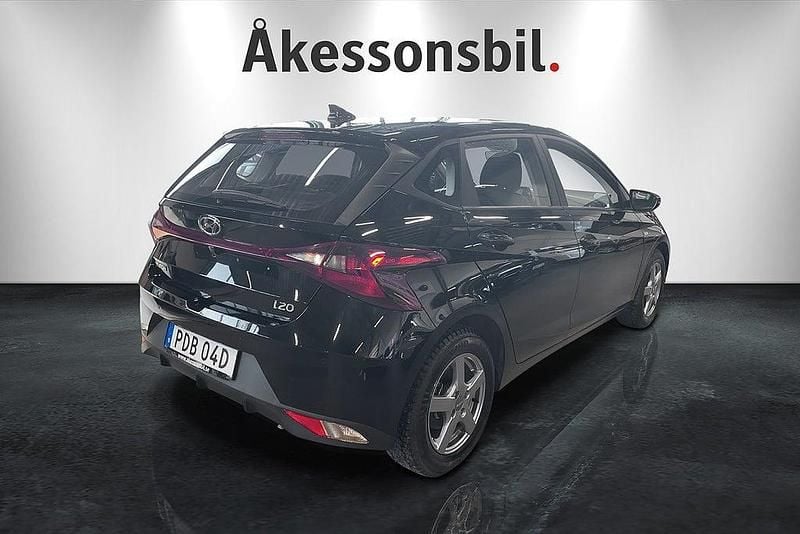 Begagnad Hyundai i20 Essential 101 HK (74 kW) 2022 Svart Halvkombi