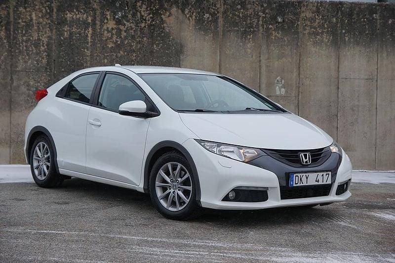 Vit Begagnad 2012 Honda Civic Sport Halvkombi | 64 900 kr (Marknadspris) - Bild 1/4