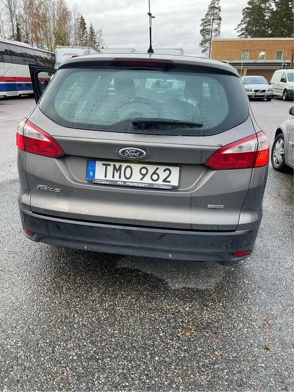 Brun Begagnad 2014 Ford Focus Trend Kombi | 40 000 kr (Marknadspris) - Bild 1/4