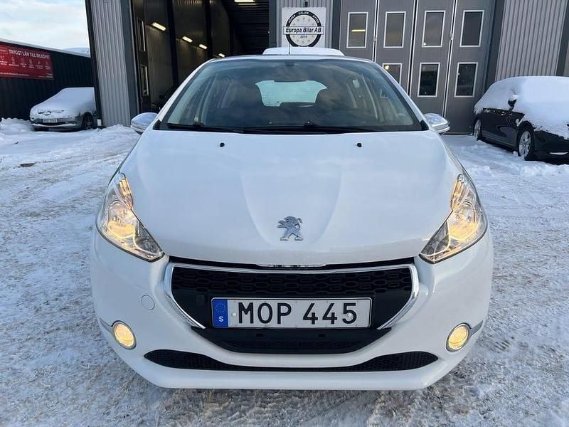 Begagnad Peugeot 208 82 HK (60 kW) 2014 Vit Halvkombi