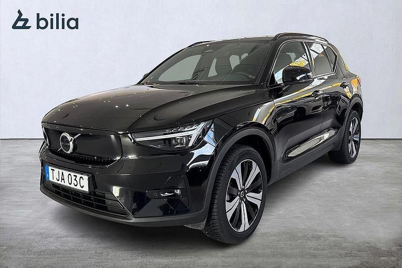 Svart Begagnad 2022 Volvo XC40 Plus SUV | 339 900 kr - Bild 1/3
