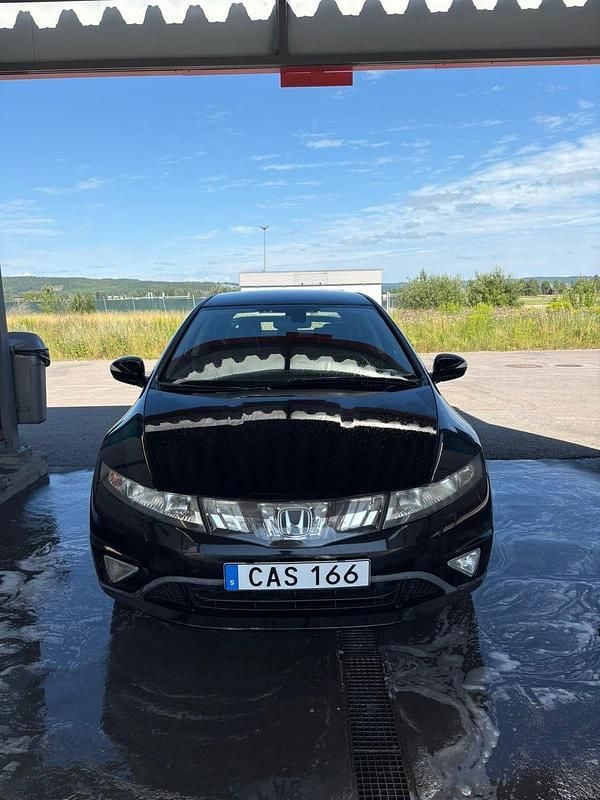 Begagnad 2007 Honda Civic Halvkombi | 39 900 kr (Marknadspris) - Bild 1/4