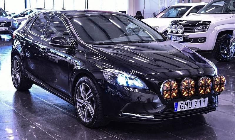 Svart Begagnad 2014 Volvo V40 Business Edition Halvkombi | 164 900 kr (Lite dyr) - Bild 1/4