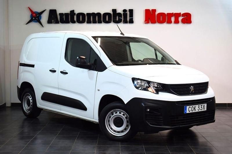 Vit Begagnad 2021 Peugeot Partner Minibuss | 159 900 kr (Bra pris) - Bild 1/2
