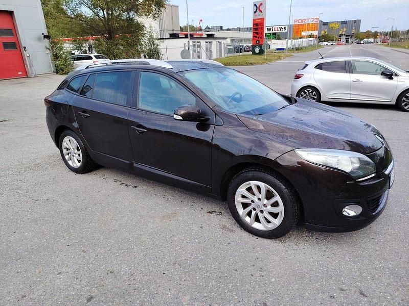 Brun Begagnad 2013 Renault Mégane GrandTour Kombi | 36 000 kr (Superpris) - Bild 1/4