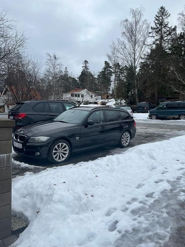 Begagnad 2011 BMW 320 Kombi | 69 000 kr (Marknadspris) - Bild 1/3