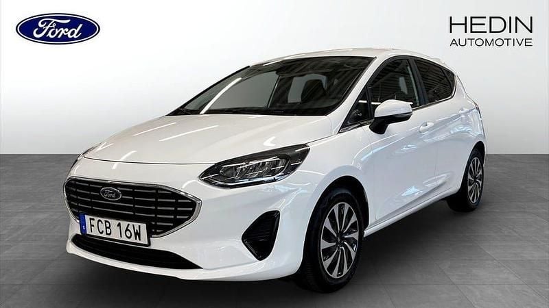 Vit Begagnad 2022 Ford Fiesta Halvkombi | 169 900 kr (Marknadspris) - Bild 1/4