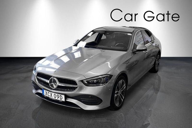 Silver Begagnad 2022 Mercedes C300 Avantgarde Sedan | 359 900 kr (Marknadspris) - Bild 1/4