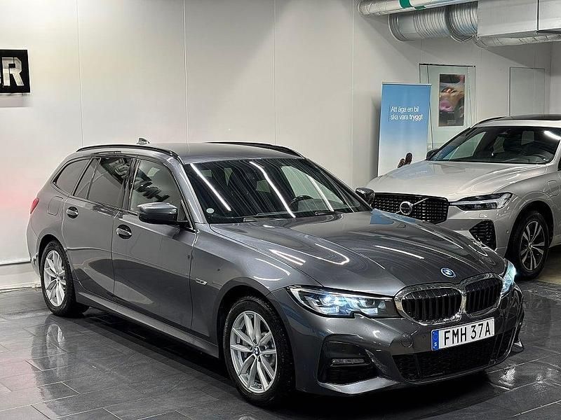 Begagnad BMW 330e M Sport 184 HK (135 kW) 2021 Grå Kombi