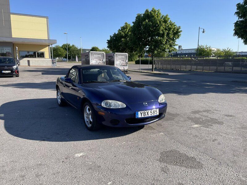 Blå Begagnad 2004 Mazda MX5 Cab | 50 000 kr (Superpris) - Bild 1/4