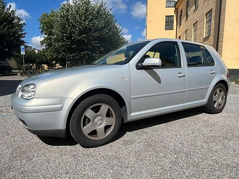Silver Begagnad 2000 VW Golf IV Highline Halvkombi | 15 000 kr (Bra pris) - Bild 1/4