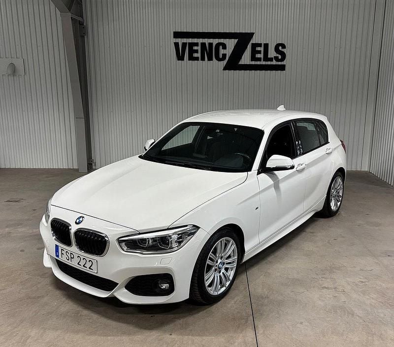 Vit Begagnad 2016 BMW 118 M Sport Halvkombi | 169 000 kr (Marknadspris) - Bild 1/4