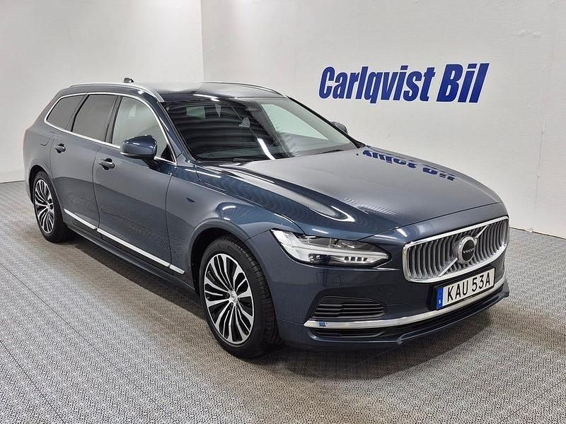 Begagnad Volvo V90 Core 253 HK (186 kW) 2023 Denimblå metallic Kombi