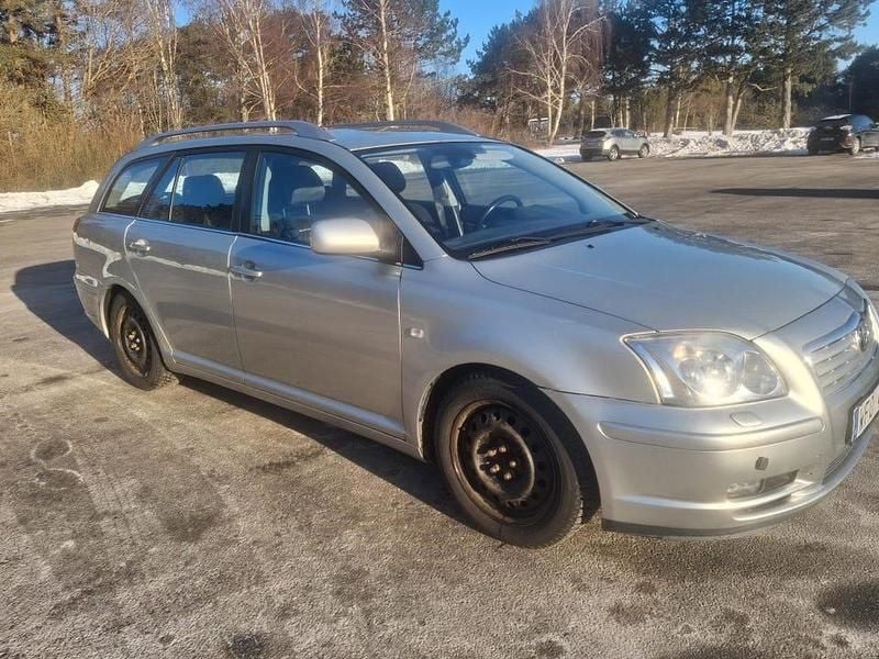 Begagnad Toyota Avensis 147 HK (108 kW) 2005 Kombi