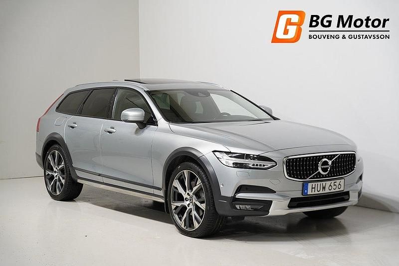Silver Begagnad 2017 Volvo V90 CC Inscription Kombi | 339 700 kr (Marknadspris) - Bild 1/4