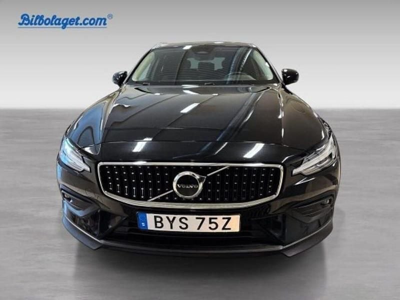 Begagnad Volvo V60 CC Plus 200 HK (147 kW) 2023 Svart Kombi