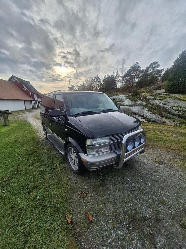 Svart Begagnad 2005 Chevrolet Astro Van | 39 000 kr - Bild 1/4