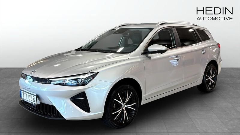 Grå (silver) Begagnad 2022 MG MG5 EV Kombi | 214 900 kr - Bild 1/4