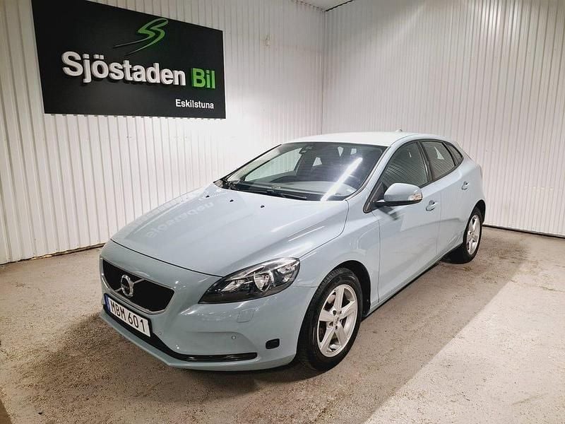 Blå Begagnad 2017 Volvo V40 Kombi | 183 900 kr (Lite dyr) - Bild 1/4