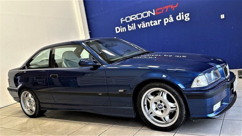 Begagnad BMW M3 243 HK (178 kW) 1995 Mörkblå