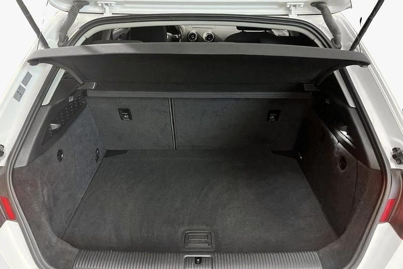 Begagnad Audi A3 Attraction 150 HK (110 kW) 2016 Vit