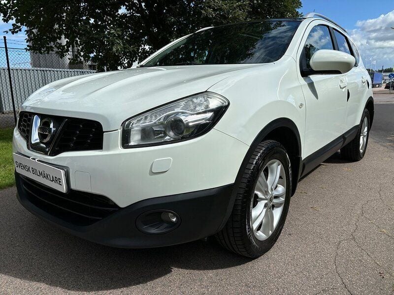 Vit Begagnad 2011 Nissan Qashqai +2 SUV | 79 900 kr (Marknadspris) - Bild 1/4
