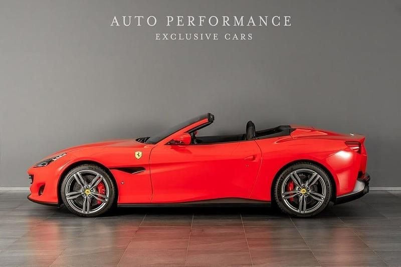 Begagnad Ferrari Portofino 600 HK (441 kW) 2019 Röd Cab