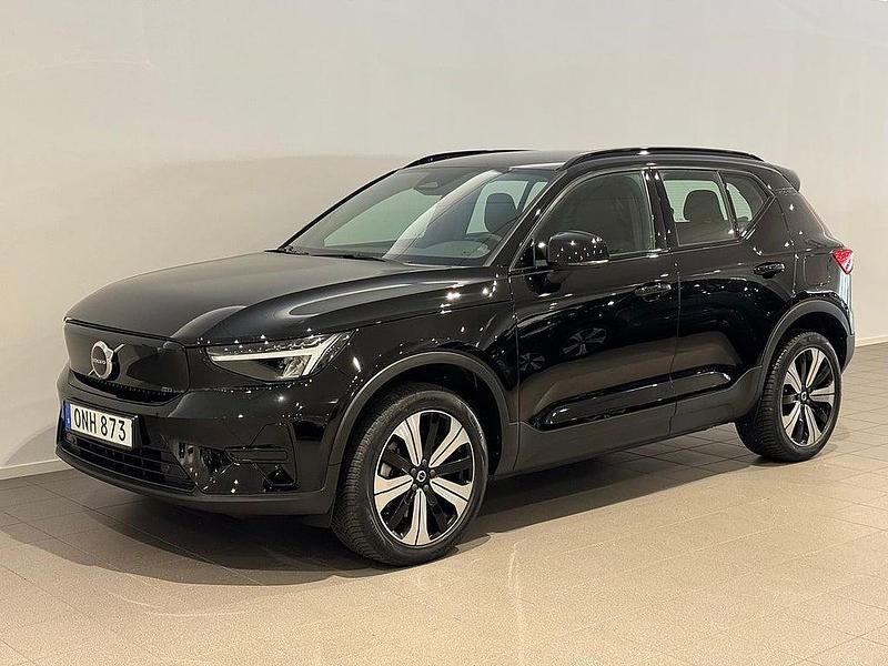 Svart Begagnad 2022 Volvo XC40 Core SUV | 309 000 kr - Bild 1/4