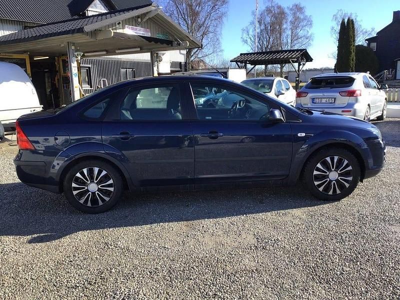Begagnad Ford Focus 146 HK (107 kW) 2006 Blå Sedan